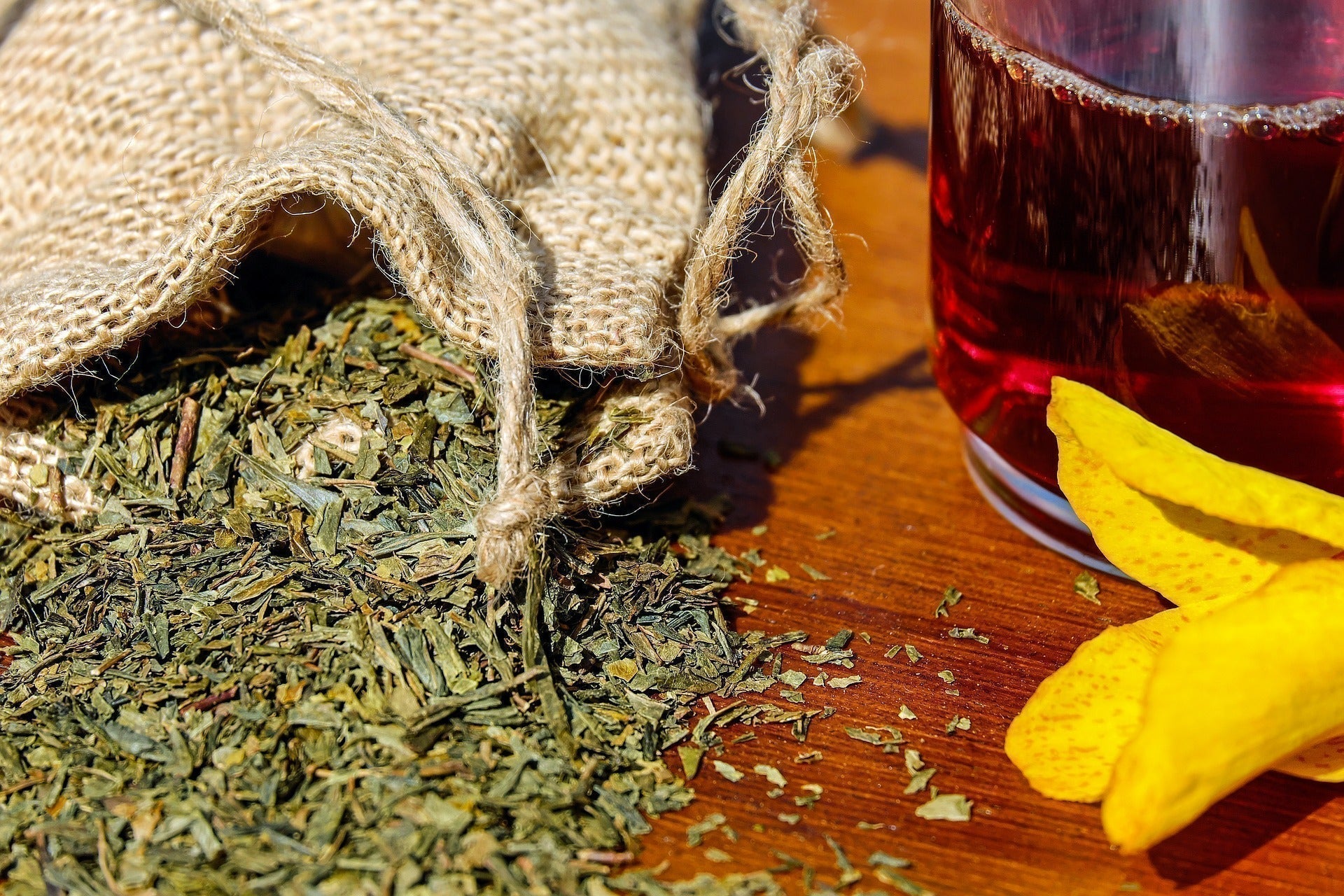 Liver Compress: Relaxation, Aroma, and Wild Plants at Night
